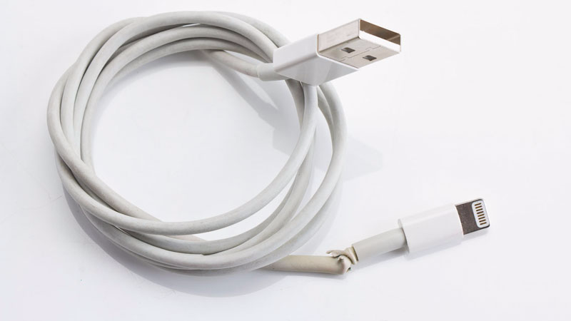 2-نقش آسیب دیدن کابل USB گوشی در کاهش سرعت شارژ